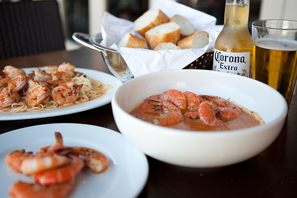 shrimp scampi, beer and bread