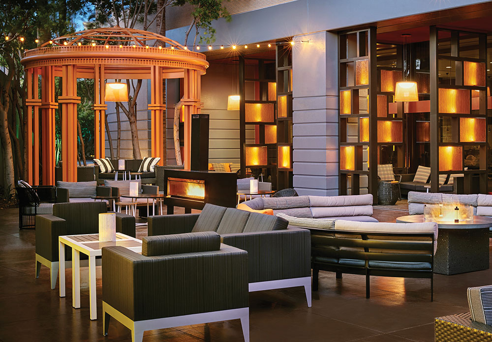 outdoor patio at the Marina del Rey Marriott